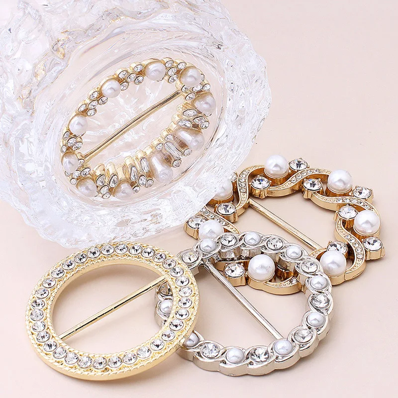 

Fashion Corner Hem Waist Knotted Brooches Elegant Crystal Pearl Metal Hijab Scarf Ring Button T-shirt Fixed Buckle Accessories