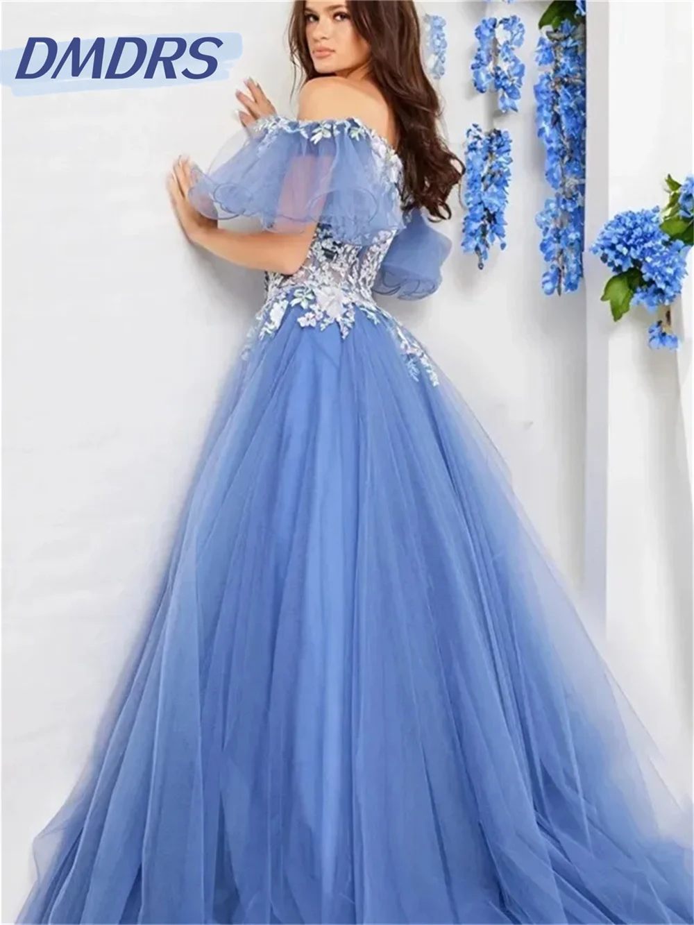 Рисунок 2 - Очаровательное вечернее платье с аппликацией 2024