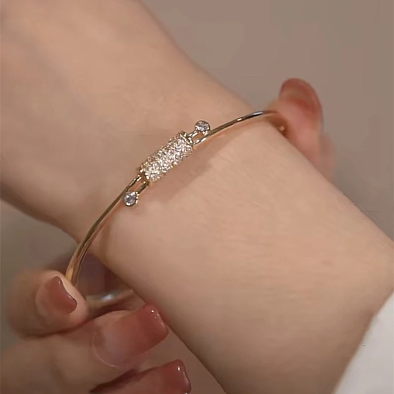 

Trendy Delicate Micro-Set Zircon Knot Bracelet for Women Elegant Bride Wedding Party Charm Bangle Jewelry Luxury Accessories