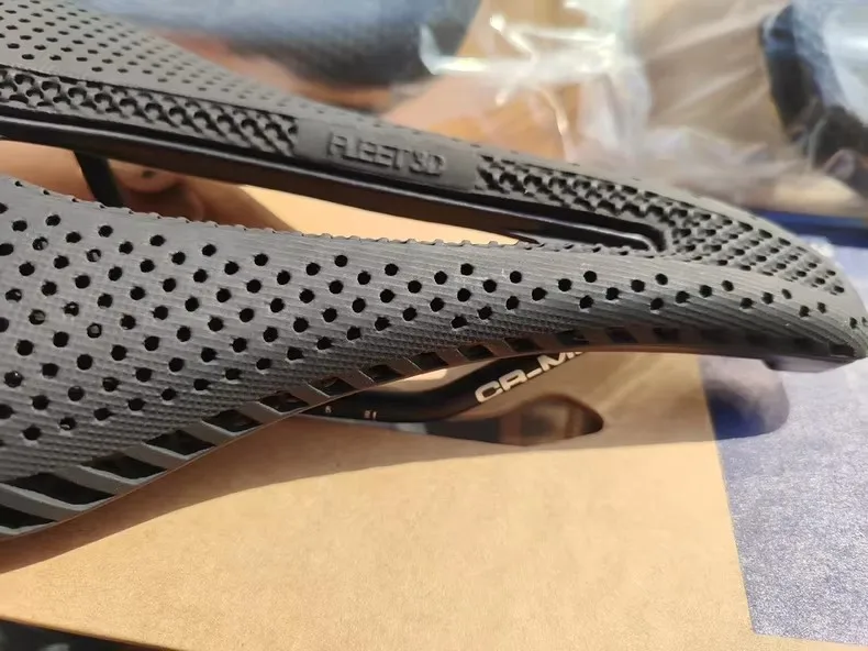 オリジナルジャイアントフリート 3D プリントサドルワイドショート