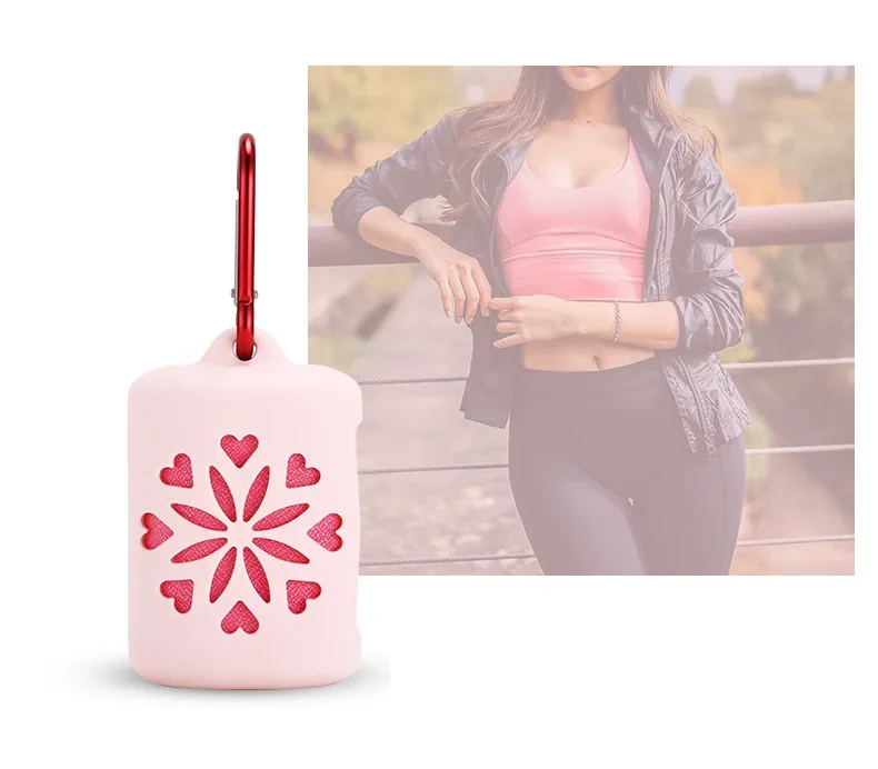 

Quick Drying Cooling Microfiber Towel Instant Cooling Relief Sports Portable Yoga Gym Pilates Running Travel Towel Silicone Bag