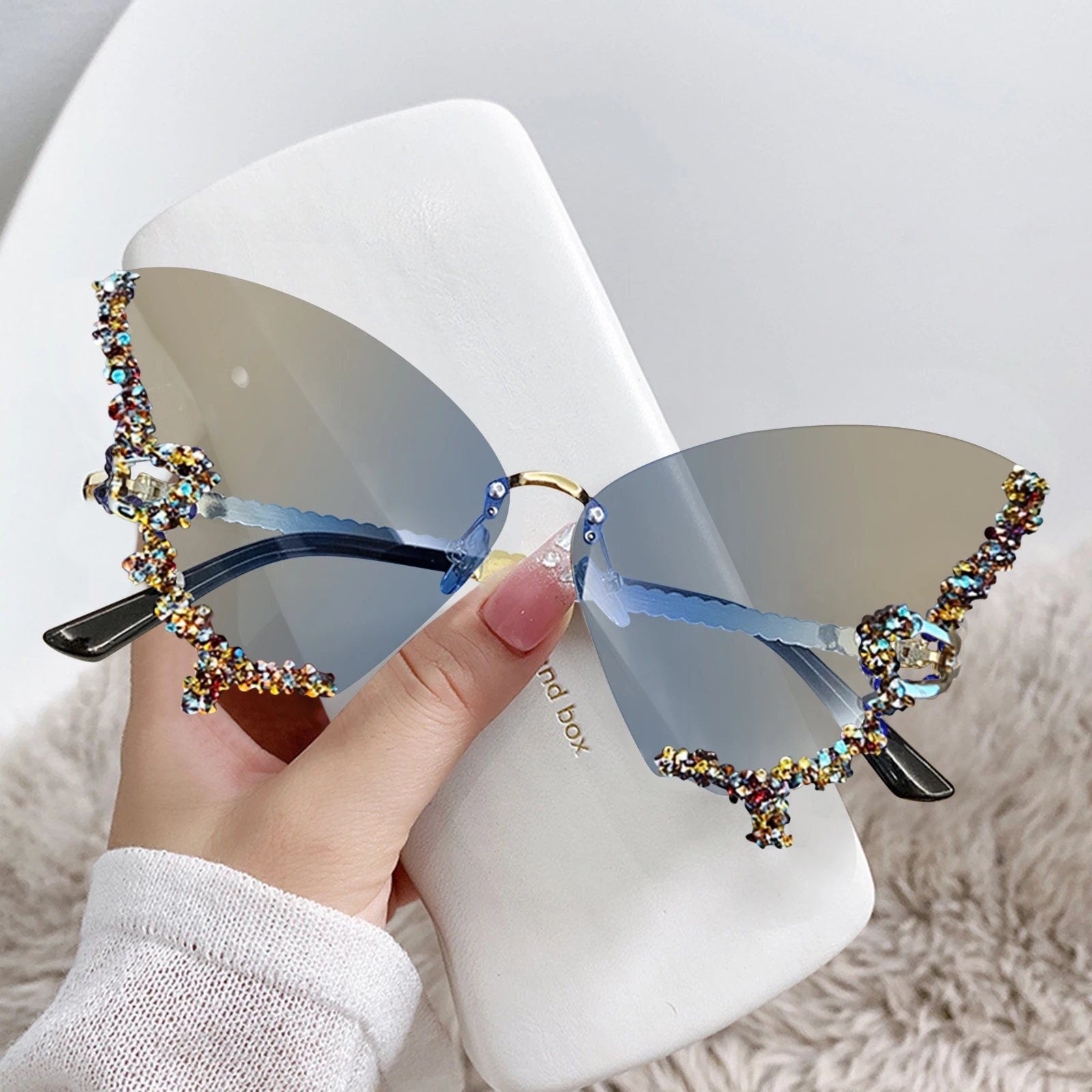 Vrouwelijke strass vlinderzonnebril voor dames UV-bescherming Vintage feeststijl metalen randloze zonnebrillen_voghion.com