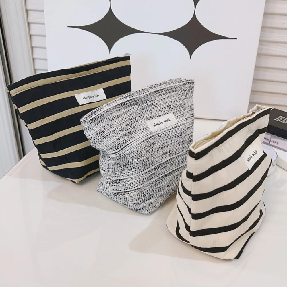 Small Cosmetic Makeup Bag Zipper Mini Sanitary Napkins Coin Storage Pouch Mini Travel Toiletry Bag Lipsticks Earphone Organizer