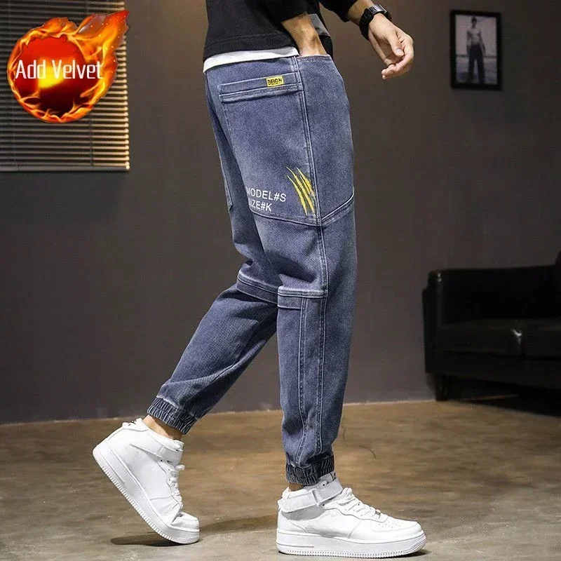 thumbnail image 1 of Pantalones vaqueros cargo para hombre, pantalones de invierno negros con bolsillos estampados, ajustados, de alta calidad, estilo coreano, de talla grande, 1 of 5