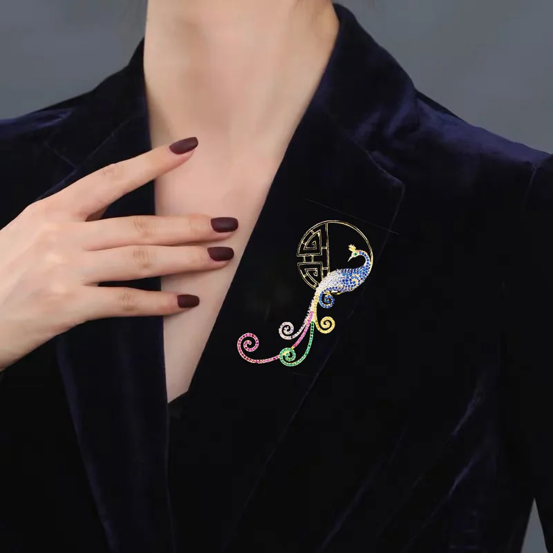 Ethnic Natural Freshwater Pearl Peacock Window Head Broochpins Elegant Temperament Zircon Bird Brooches for Woman Accessories