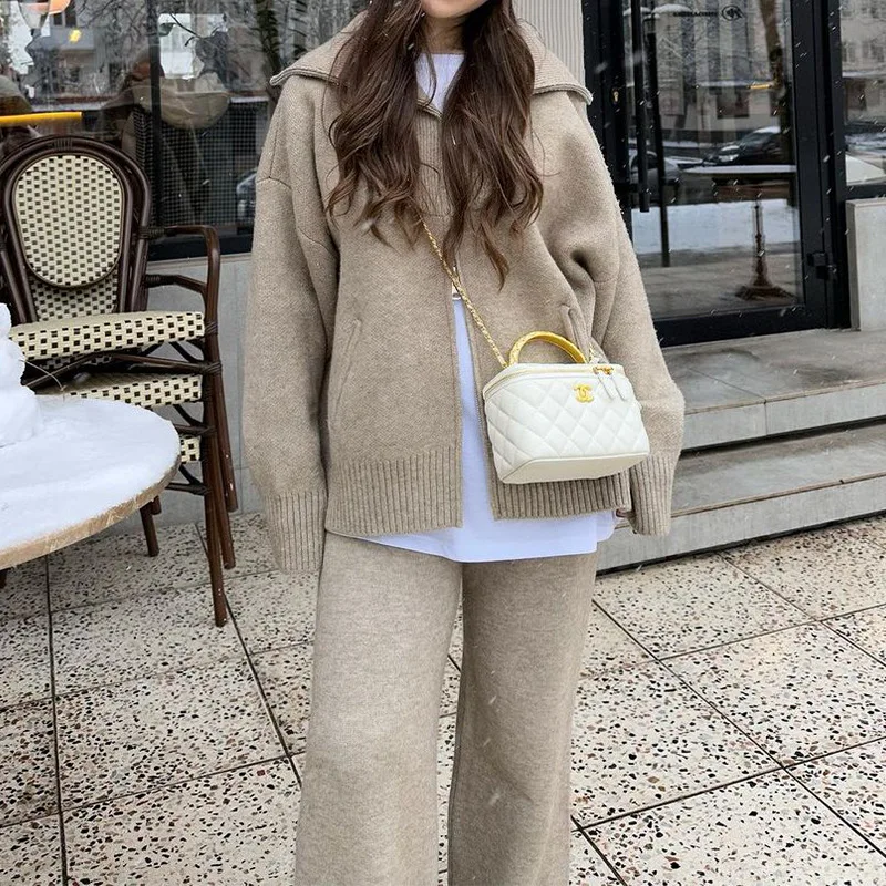 

Explosions lapel solid color Joker sweater padded pants suit