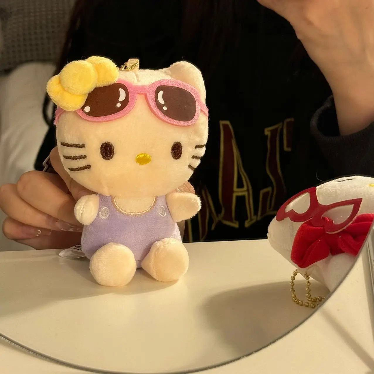 thumbnail image 1 of Llavero Sanrio Hello Kitty, mochila de peluche Kawaii, colgante, serie Anime Hawaiian Beach, joyería, decoración, muñeca, juguetes para niños, regalos, 1 of 5