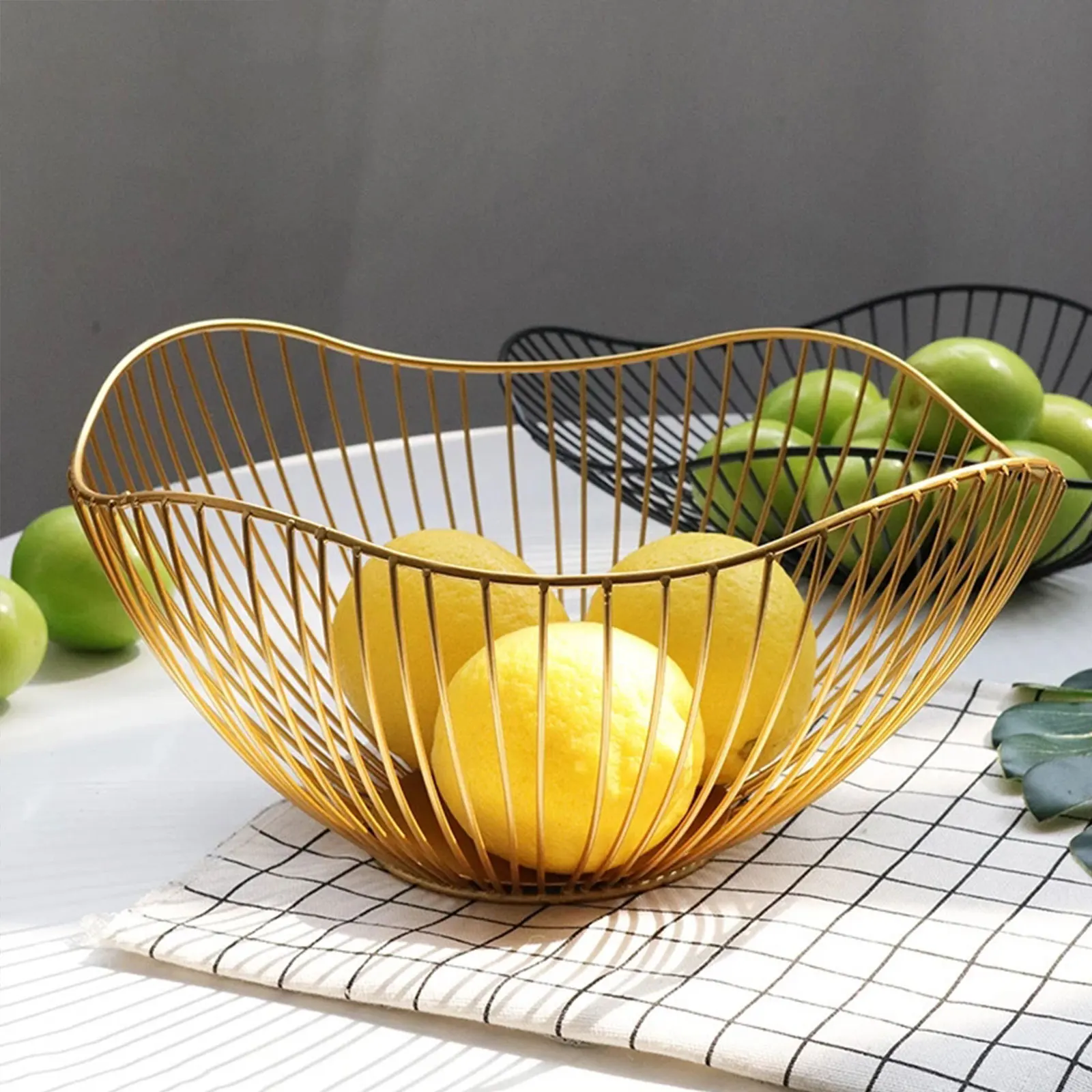 

Metal Fruit Baskets Morden Wire Snack Bread Vegetable Storage Bowls Kitchen Eggs Dessert Holder Retro Organizer Cake Stand