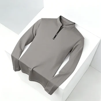 Polo da uomo a maniche lunghe con collo alto e mezza zip, in tessuto morbido di alta qualità, ideale per lavoro e uscite quotidiane.