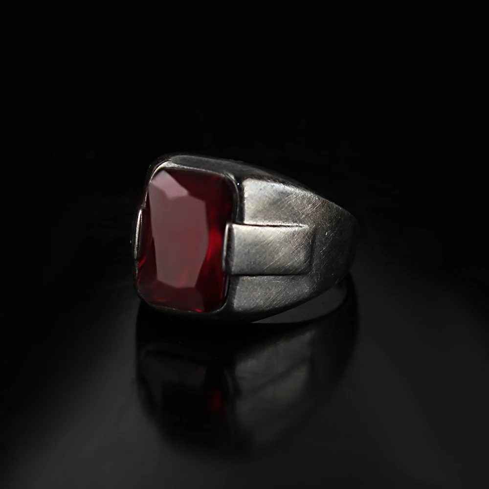 

Кольцо из серебра с цирконием