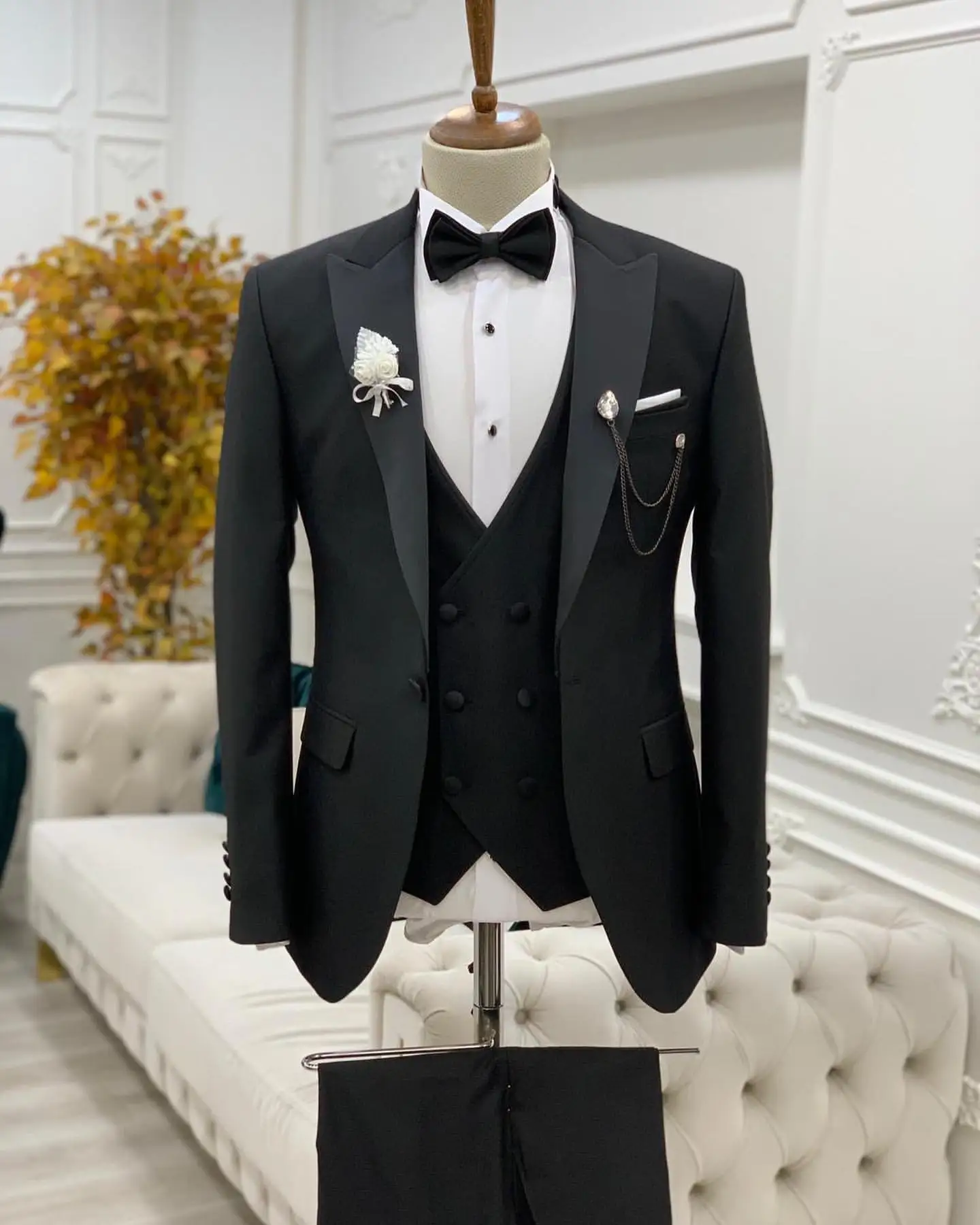 Tailored Men's Formal Suits Sets Ivory Unique Design Shawl Lapel Blazer Trousers Wedding Clothing 3pcs Jacket Pants Vest Outfit