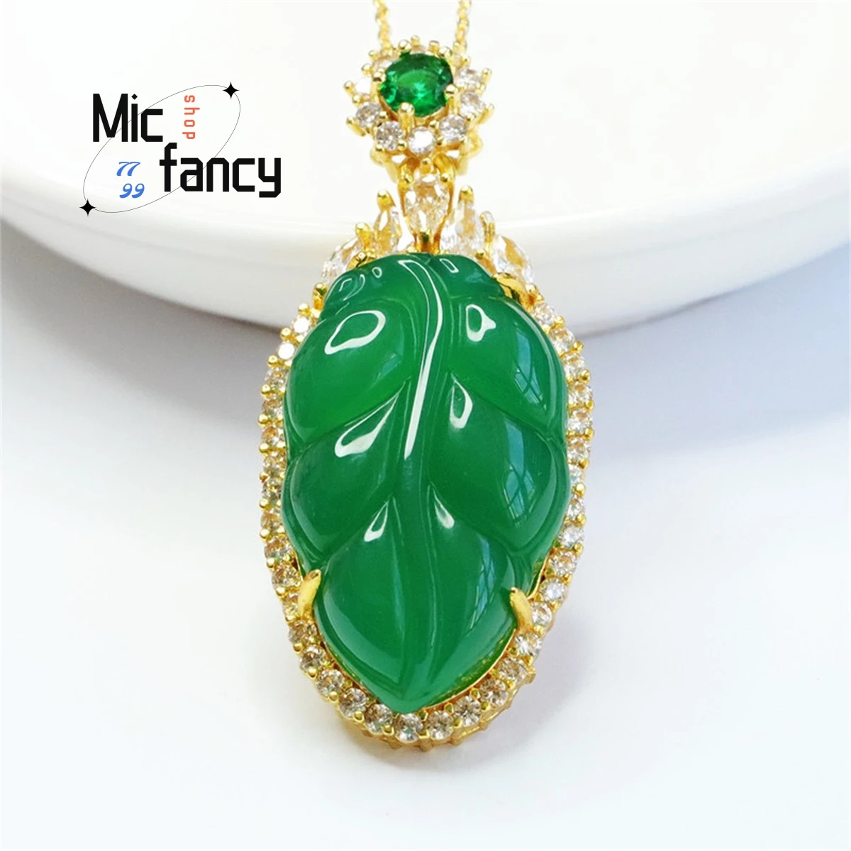 

Natural Green Leaves Chalcedony Agate Pendant Necklace Fashionable Men Women Style Charm Luxury Fine Jewelry Couple Holiday Gift