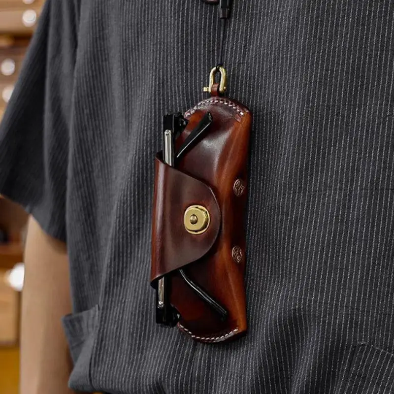 Unisex Retro Brillenetui aus PU-Leder zum Umhängen, tragbares Brillenetui mit Umhängeband, einfache handgefertigte Brillenaufbewahrungsbox – Detail 2