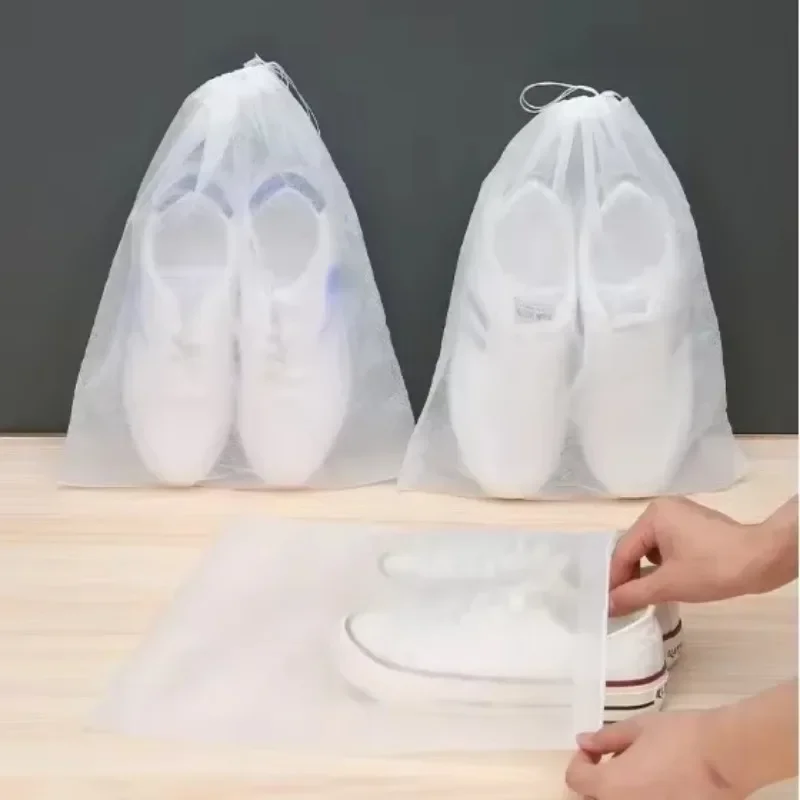 Borsa da Viaggio Portatile in Tessuto Non Tessuto, Organizer Minimalista con Tasche Classificate e Impermeabili per Vestiti e Scarpe - immagine 4