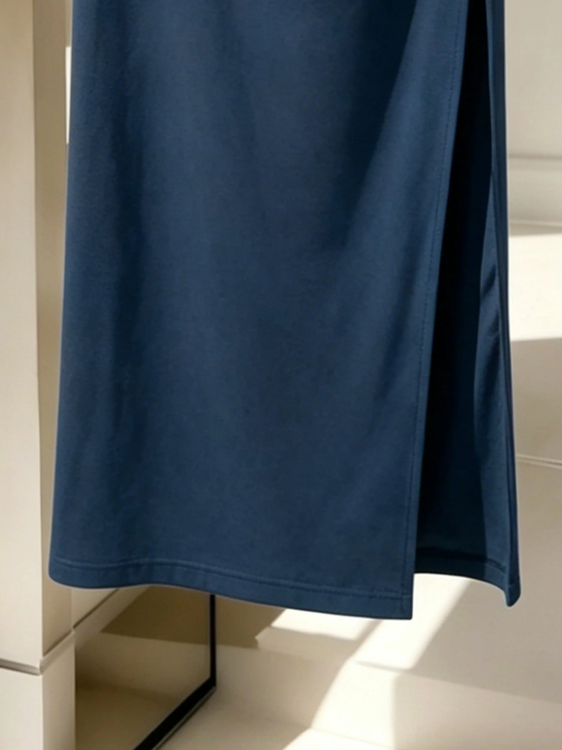 Women Navy Blue Solid Color High Waist Ruched Side Slit Maxi Skirt Casual Slim Fit Bodycon Long Skirt For Daily Wear Streetwear 4