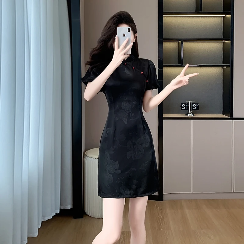 하이 엔드 느낌 슬리밍 자른 중국어 드레스 여름 2024 여성을위한 새로운 스타일 허리 장착 연령 감소 짧은 소매 드레스