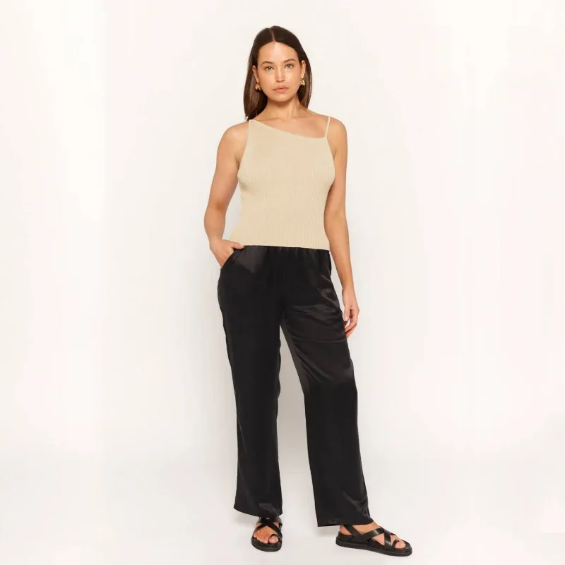 Camiseta negra de moda acanalada para mujer, jersey de espagueti, informal, de retazos, sin mangas, verano 2025, top ajustado para mujer