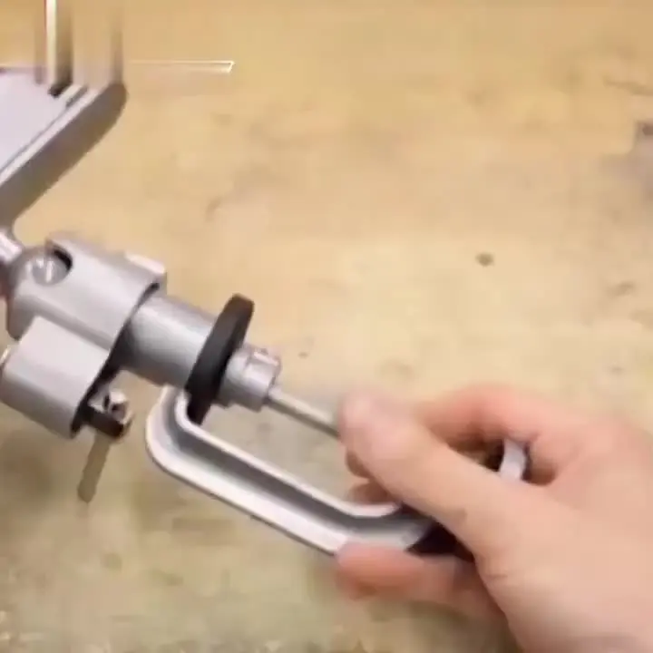 thumbnail: Sterke Aluminium Bankschroef Met 360° Draaibare Kop - Universele Klem Voor Werkbank, Klussen Of Slotenmakerwerk