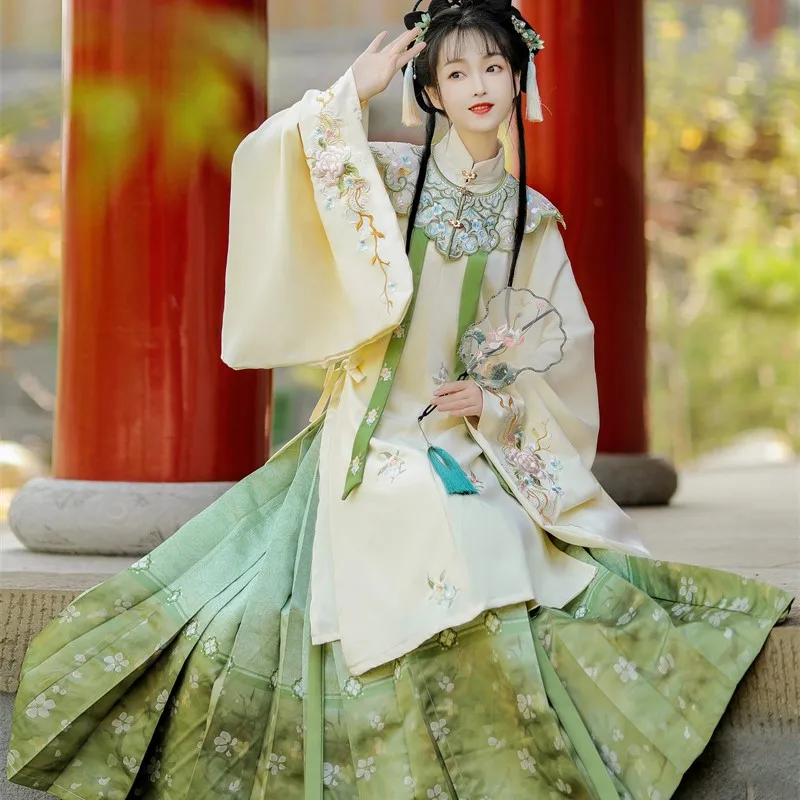 

Hanfu Dress Women's Autumn Ming Dynasty Heavy Industry Embroidery Cloud Shoulder Printed Horse Face Skirt Daily Costume