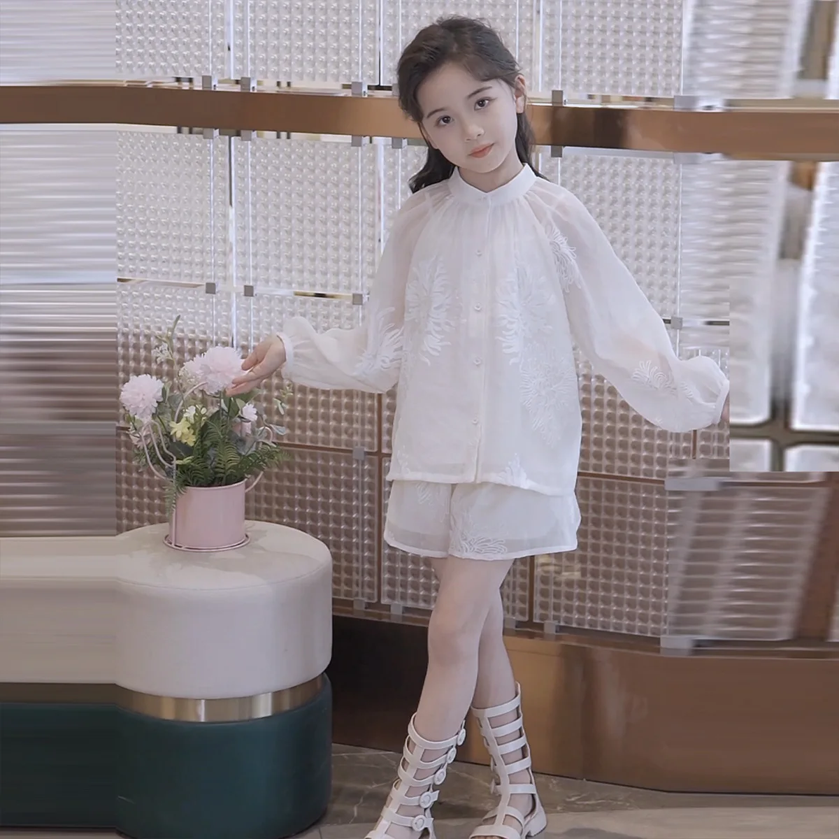 

JUCPKID 2024 Korean Summer School Girl Children Girl Embroidery Gauze Long Sleeve Top+elastic Waist Shorts Set For Girls 4-15Yrs