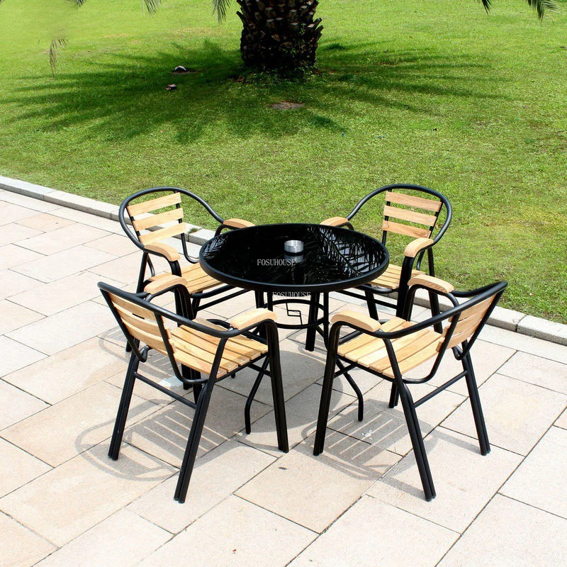 K 4 chairs 1 table