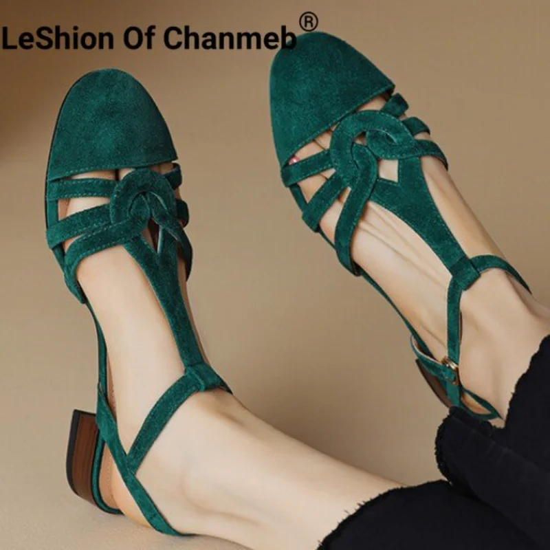 

Сандалии женские замшевые с закрытым носком, на низком каблуке