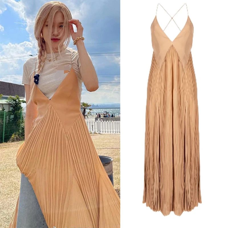 

Japan and South Korea hot-selling dress female 2022 new star with the same French retro V-neck pleated suspender dress summer