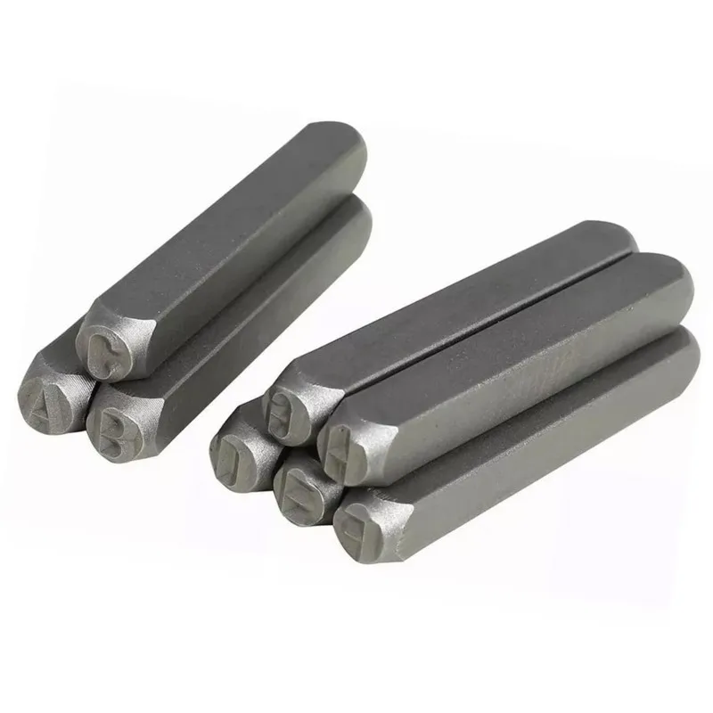 업그레이드된 금속 스탬핑 키트에는 예술적 글꼴 대문자 숫자 펀치 3mm 숫자 및 문자 스탬프 세트 하트 디자인 스탬프가 포함됩니다.