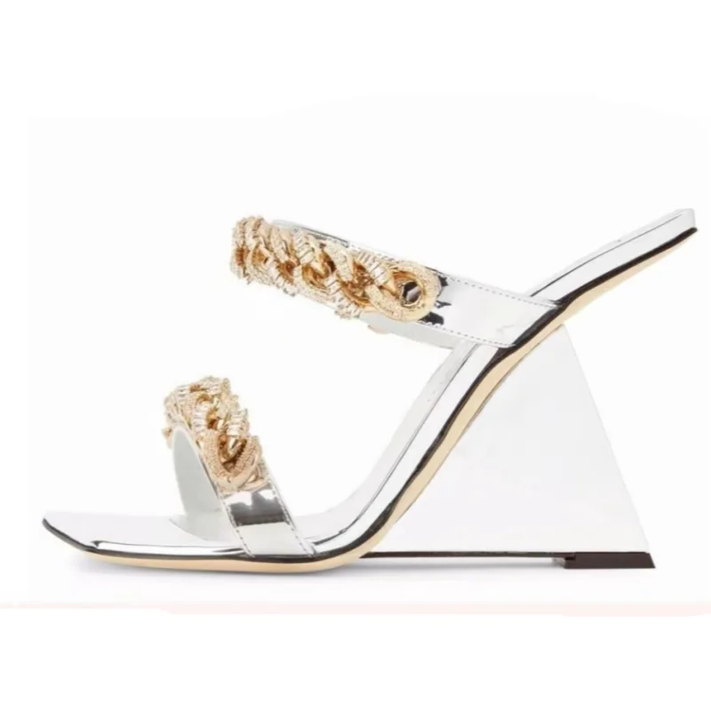 

Arden Furtado Summer 2023 Women's Sexy Open toe Bright leather Square toe Alien heel Metal chain Fashion Slippers large size 43