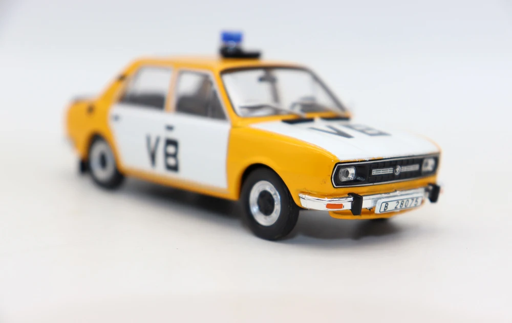 Abrex Škoda 120L シュコダ　1:43 ミニカー世界限定100台 Abrex Model 1:43 Scale Skoda 120l Vb 1982 Police Car Diecast