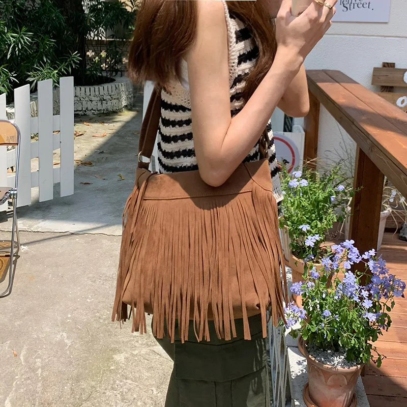 Bohemian Tassel Shoulder Bag 2024 New Retro Saddle Bag Fashionable and Trendy Large Capacity One Shoulder Crossbody Women's Bag