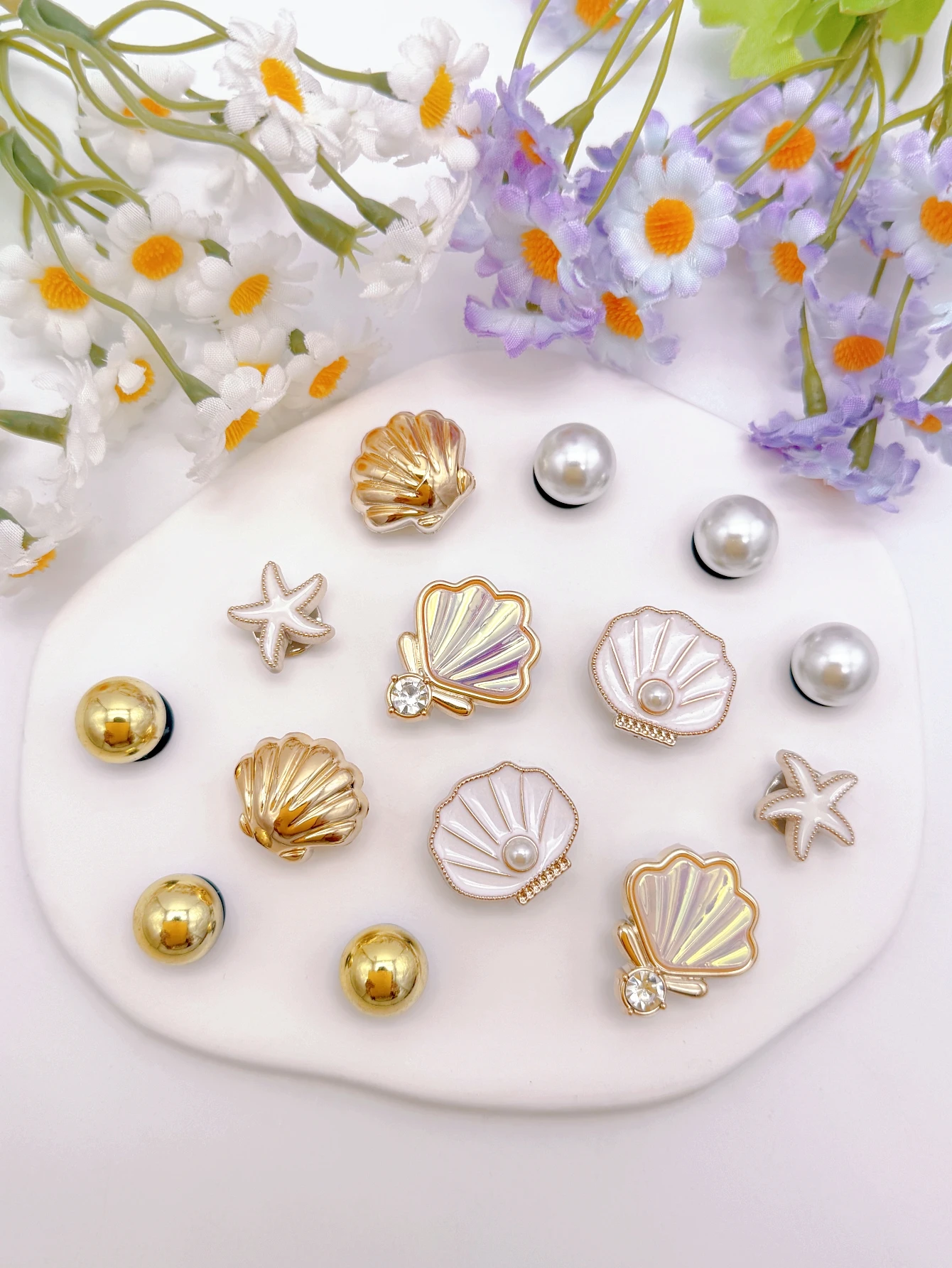 รูปสินค้า เปลือกหอยทองคำ 14 ชิ้น ตกแต่งรองเท้า DIY สวยหรู