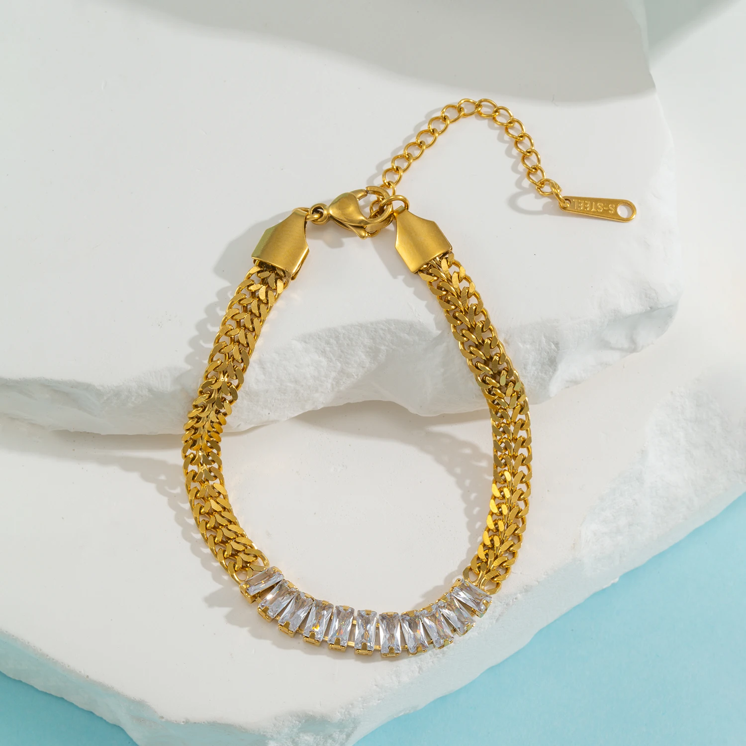 שרשרת קובנית לנשים עם זירקוניה מבריקה, פלדת אל-חלד מצופה זהב 18K, תכשיט דק ואלגנטי מתנה