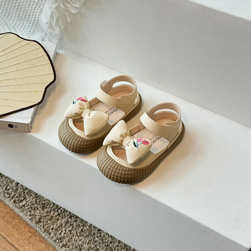 Summer Sandals for Girls Princess Close Toed Sandal Children Soft Sole Bow-Tie Beach Shoes Kids Embroidery Casual Flats Beige