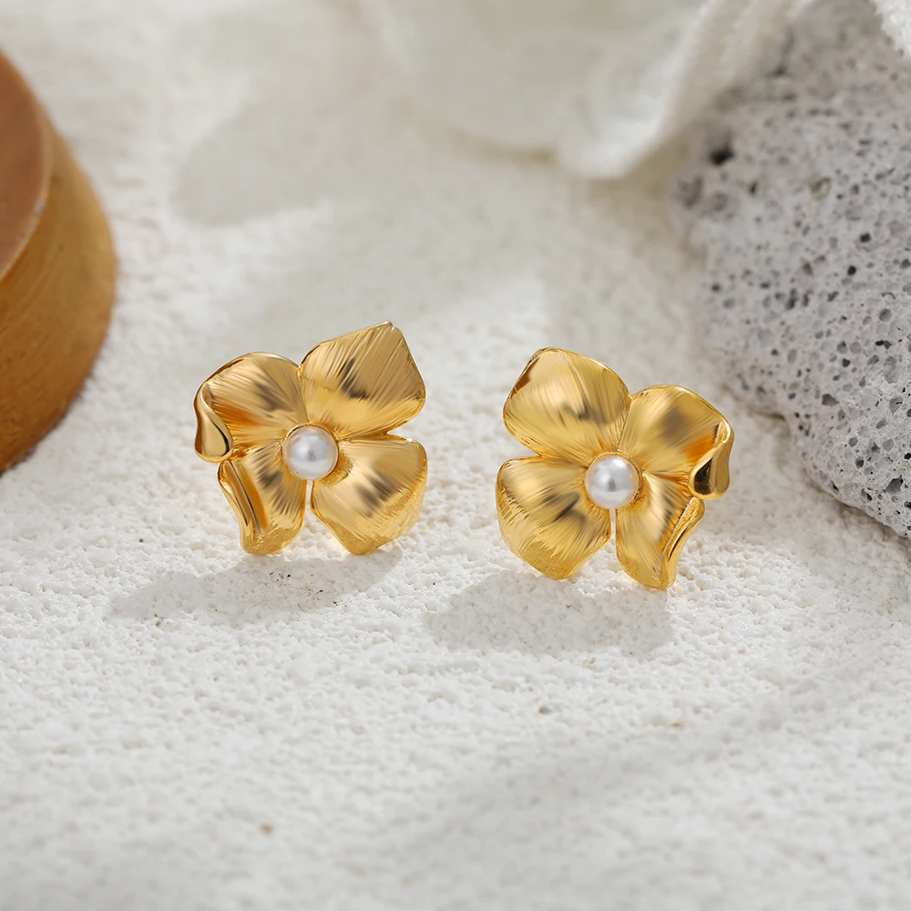 Elegant Striped Fold Flower Stud Earrings for Women Hypoallergenic Pearl Earring Waterproof Delicate Jewelry Wholesale Aretes