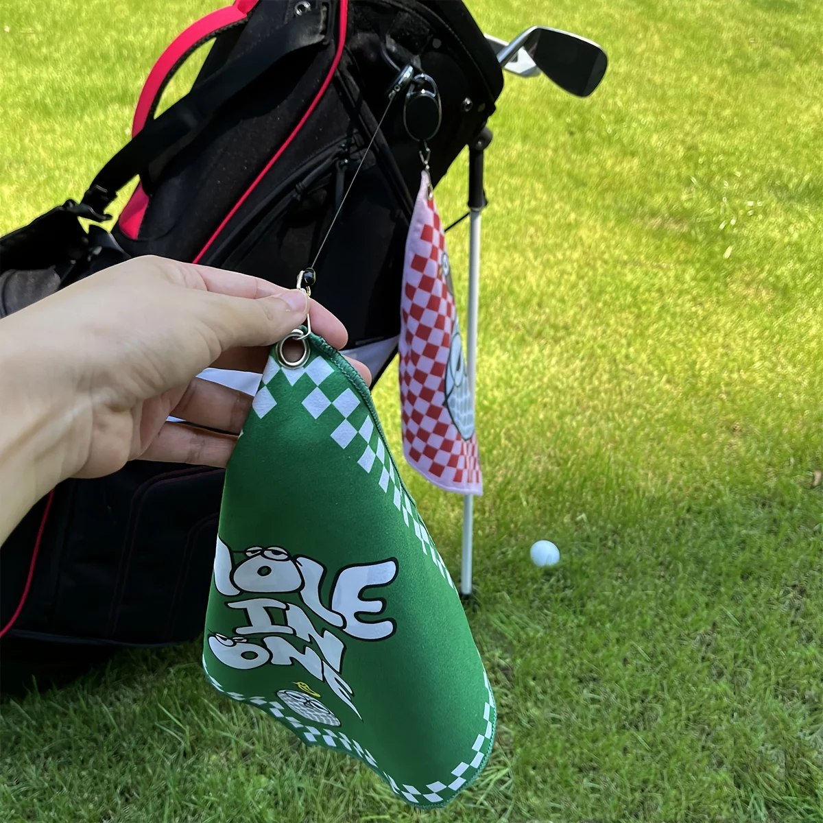 Stylish Double-Sided Green Golf Towel with Retractable Hook - Creative Gift