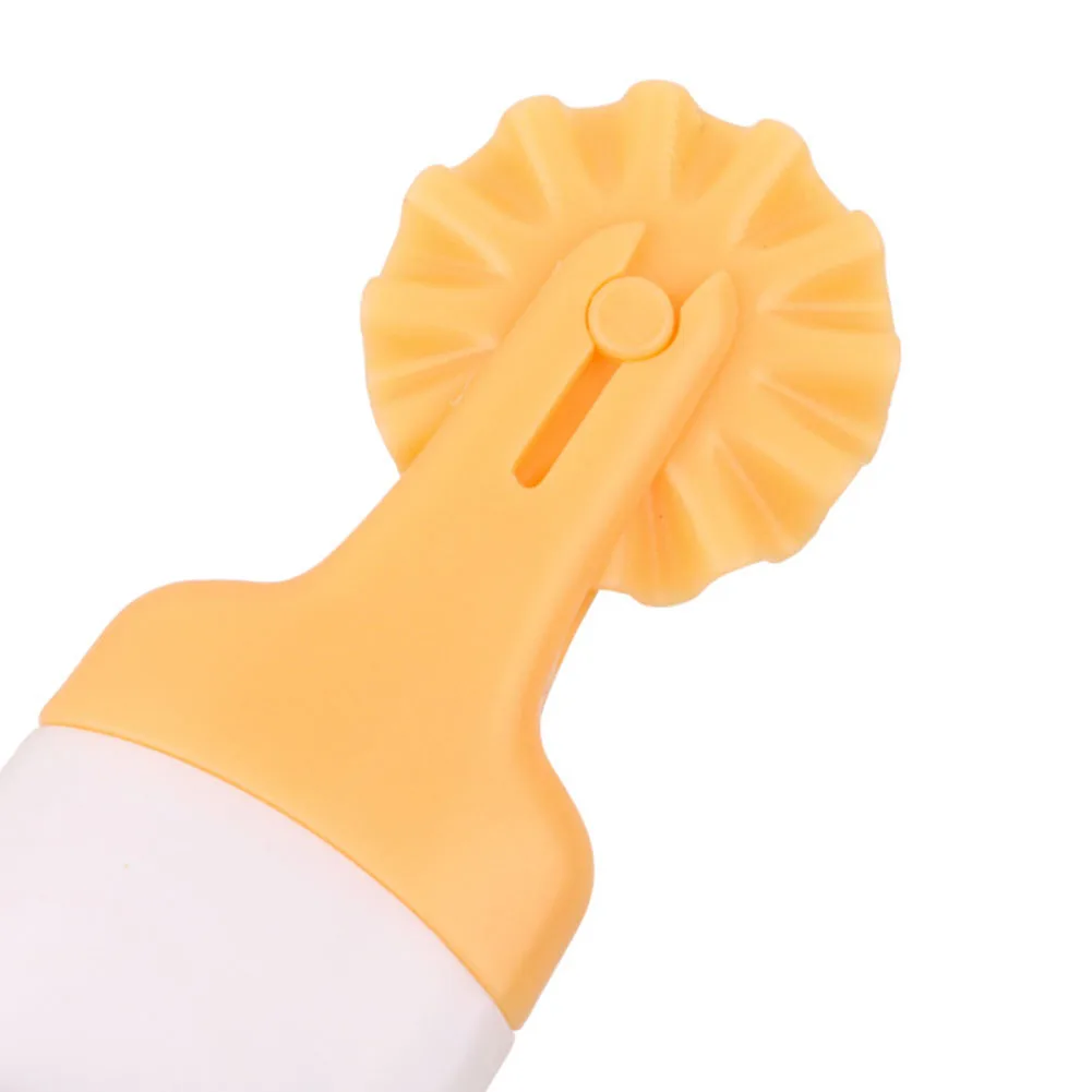 Dough Scraper Baking Tool Dough Cutter Baking Accessories Plastic Dough Divider Baking Tool Pull Net Wheel Pizza Pastry Lattice Roller Cutter Kitchen Baking Cutter Tools