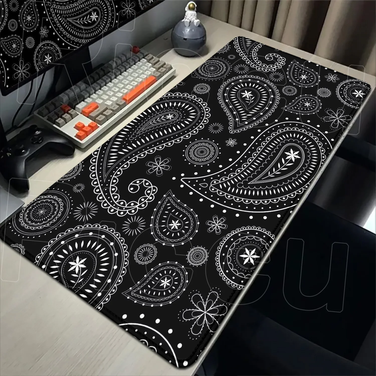 Paisley design gaming rug XXL desktop accessory