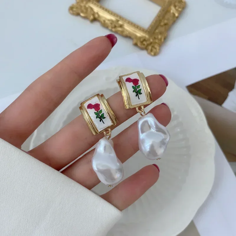 

Женские серьги-подвески с искусственным жемчугом