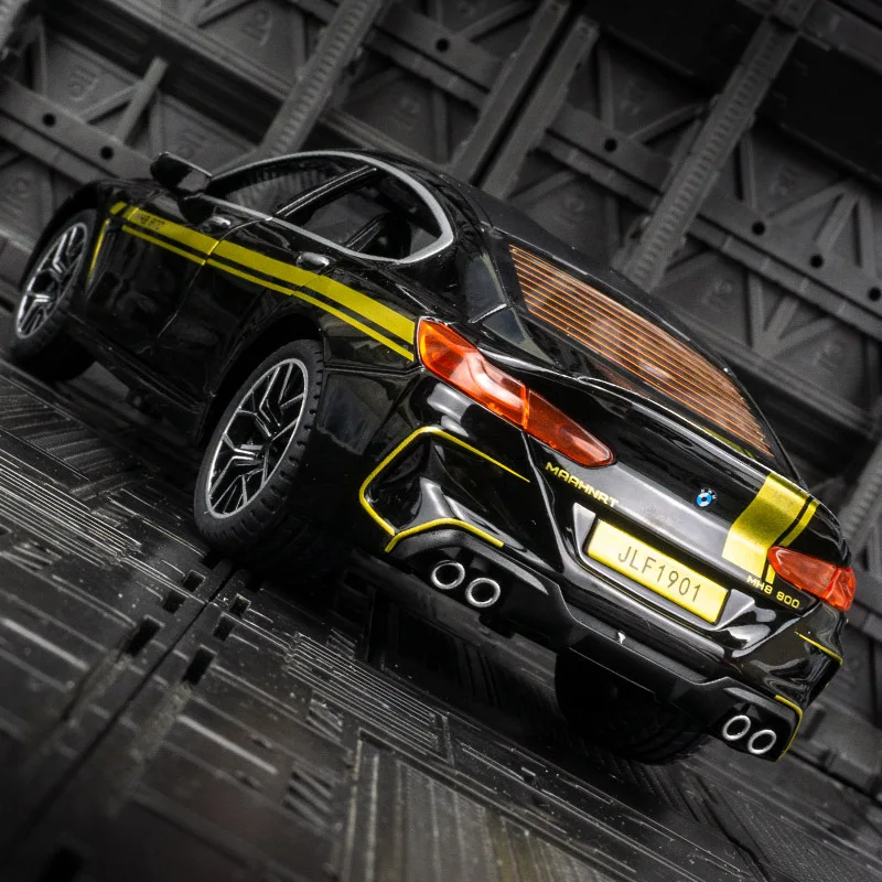 1:24 BMW M8 트랙 버전 합금 금속 다이캐스트 자동차 모델, 사운드 및 라이트, 어린이 장난감 선물 상자, 남아용 선물 장식
