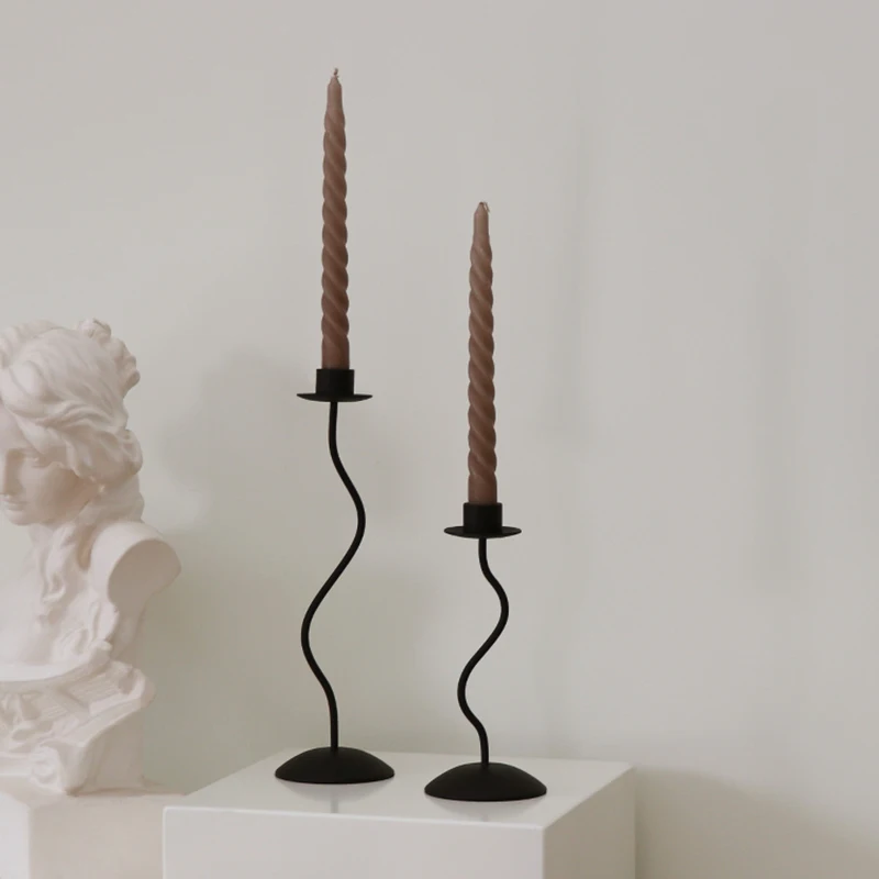 

Black Luxurious Candle Holder Unique Aesthetic Nordic Modern Candle Holders Metal Pillar Centro De Mesa Table Decoration Items