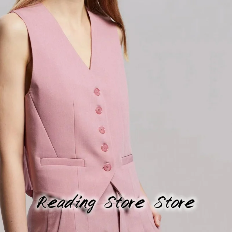 Рисунок 3 - Женский костюм, жилет с V-образным вырезом