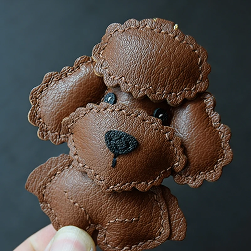 Handgefertigter Echtleder-Taschenanhänger Niedlicher Pudel-Schlüsselanhänger Liebenswerter Hunde-Schlüsselring mit Geschenkbox
