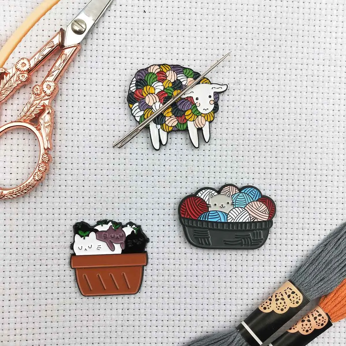 Needle Minder Magnetic Needle Nanny, Cute Sheep / Cat Cross Stitch Embroidery Needlework Accessories, Needle Holders Needle Art