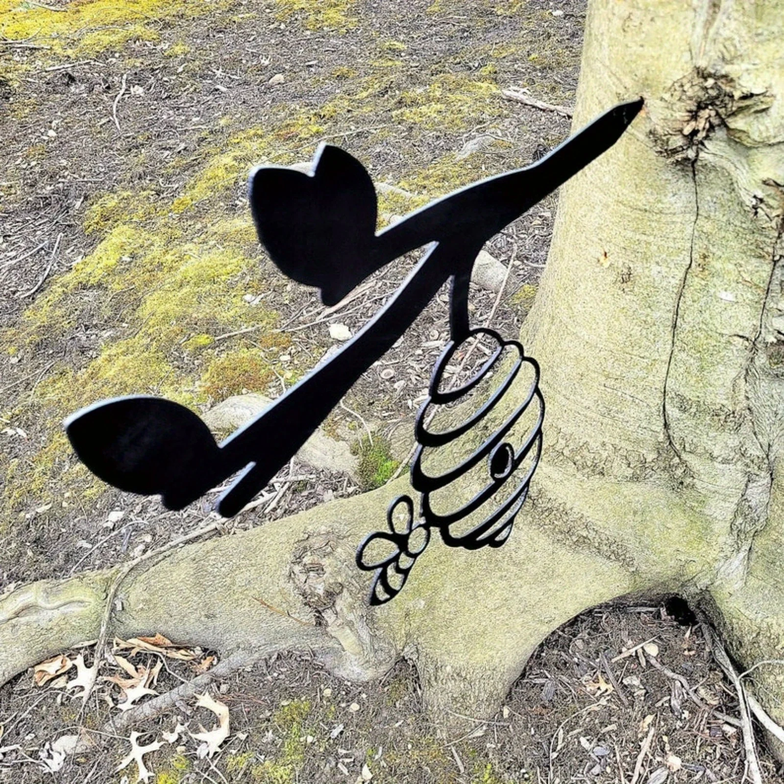 Metal Beehive Garden Stake-Art Deco Style Animal Theme Decor, Honey Bee Yard Art, Outdoor Lawn Ornament, Nature-Inspired Gift