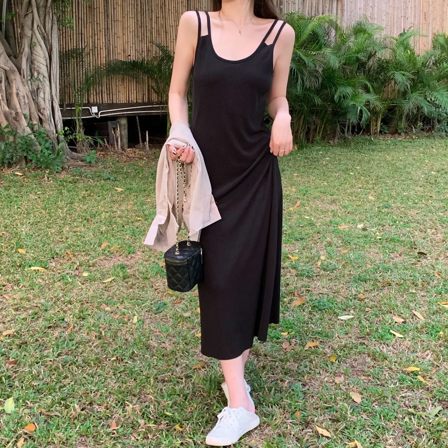 Spring/Summer New Black Slim Slim Slim Slim Strap Dress with Sunscreen Shirt for Fashion Two Piece Set for Women