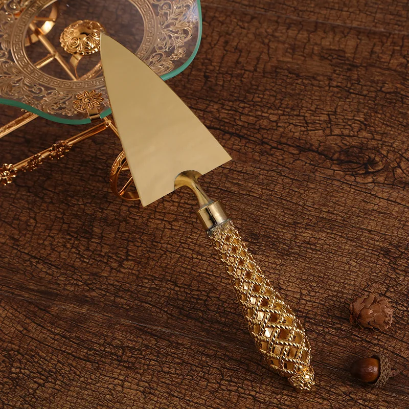 

High-quality Western-style baking tools hollow handle triangle pizza shovel cake dessert knife two-piece set of gold cutlery