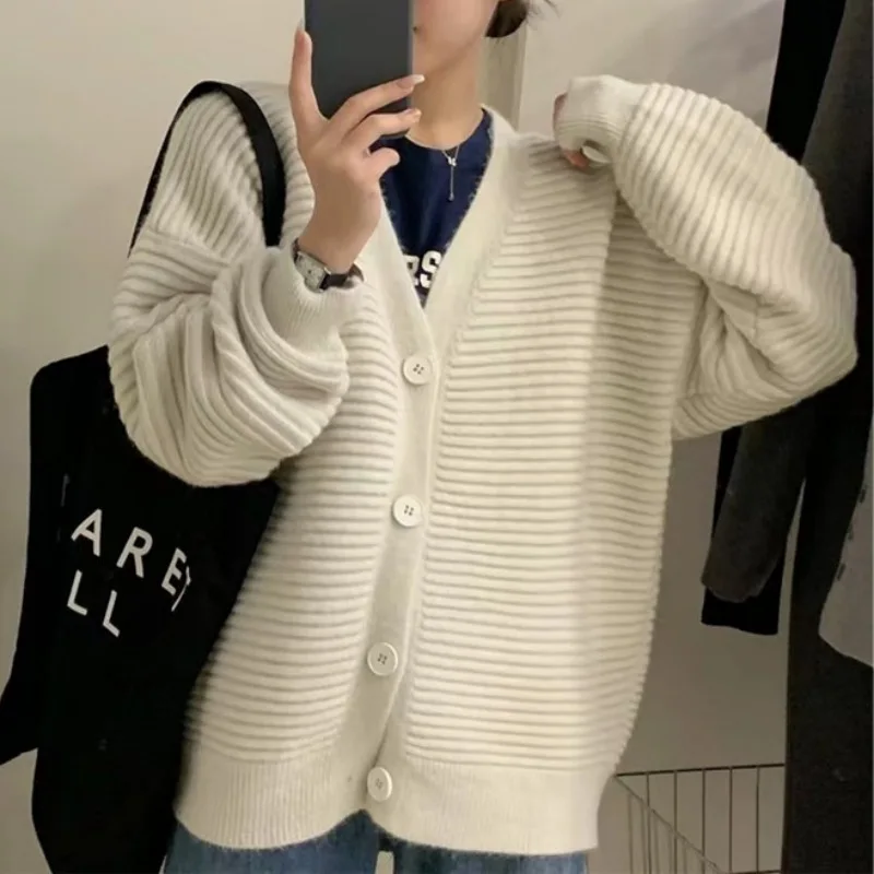 

Vintage knitted autumn and winter new loose and lazy style early autumn V-neck temperament sweater jacket