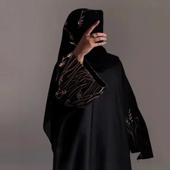 Fashionable Embroidered Long Robe Outerwear Abaya Elegant Muslim Women's Clothing Traditional Arabic Design Stylish Outerwear