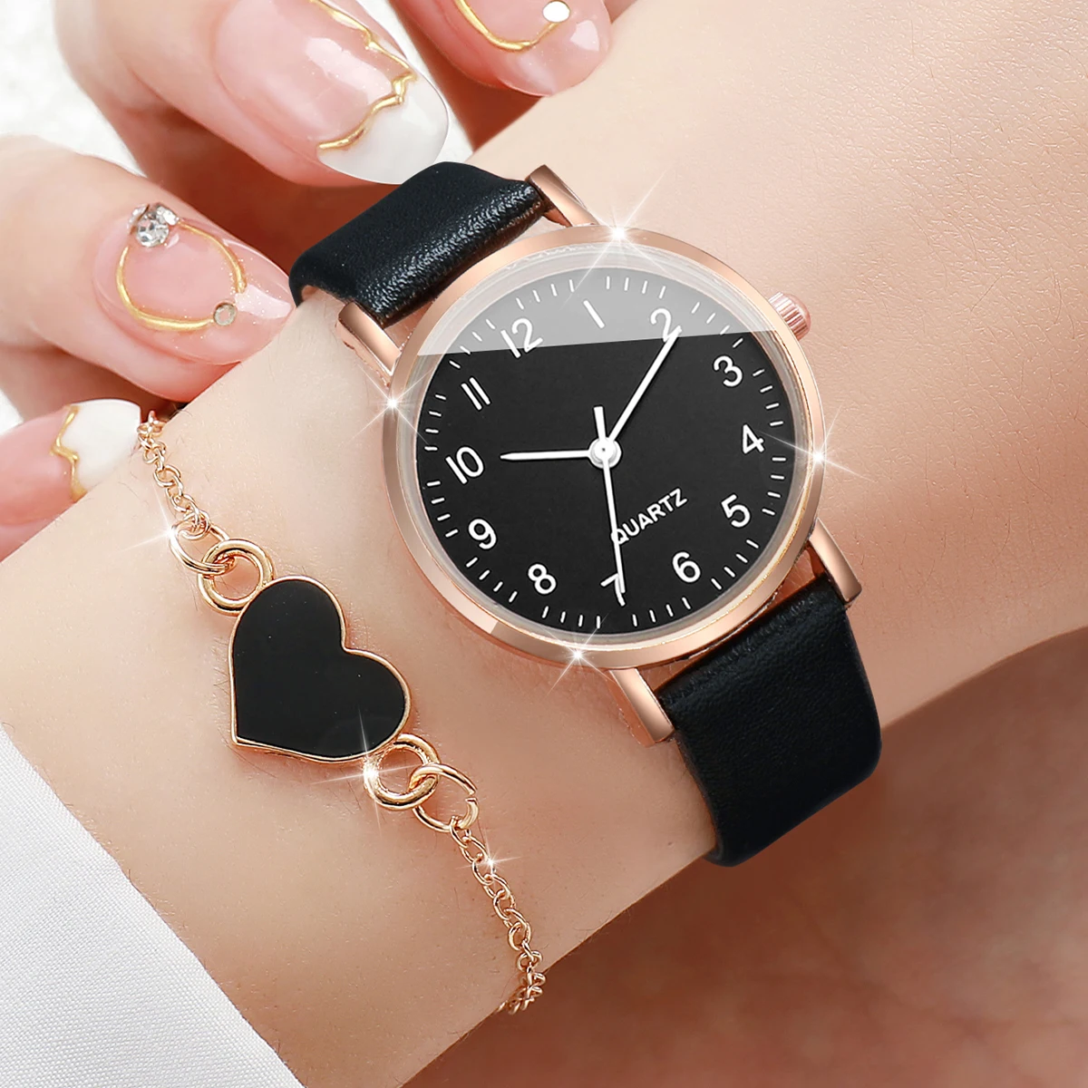 4PCS/Set Fashion Small Arabic Dial Women's Quartz Watch Leather Band Wrist Watches Heart Bracelets Set（Without Box） 3
